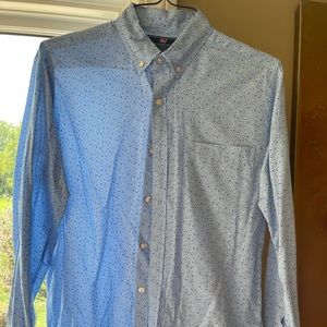 Men’s Vineyard Vines button down shirt